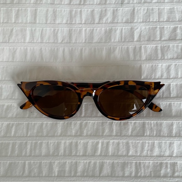 Cat eye sunglasses - Picture 1 of 2